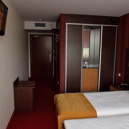Hotel Planeta Brzesko Exterior foto